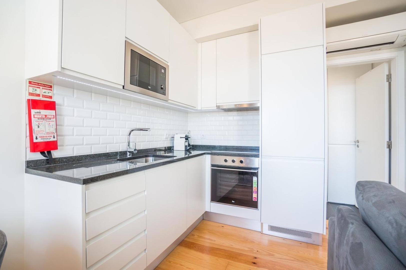 Guestready - Chic And Vibrant Stay Near Anjos Lisbon Bagian luar foto